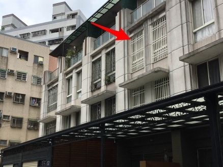 台中市太平區太平區東平路618巷27號   東平國小 【鴻福別墅】  朝東南 車庫別墅