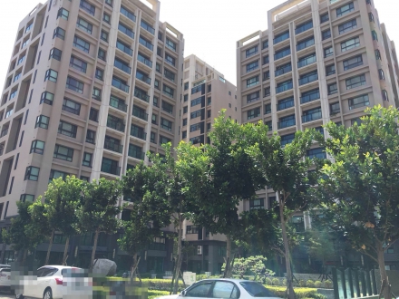 台中市烏日區健行南路23號10之1｜烏日高鐵特區【世紀都心】邊間4房雙平車