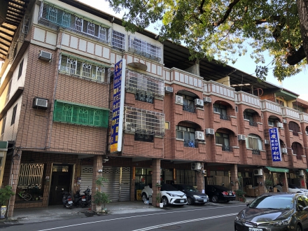 台中市東區東光園路24號｜近大智國小透天店面｜大智路商圈