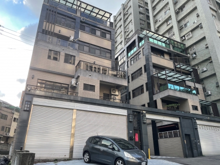 台中市南區東興路一段25巷31之3號【花見幸福】邊間臨路店墅｜中山醫｜大慶站｜大慶商圈
